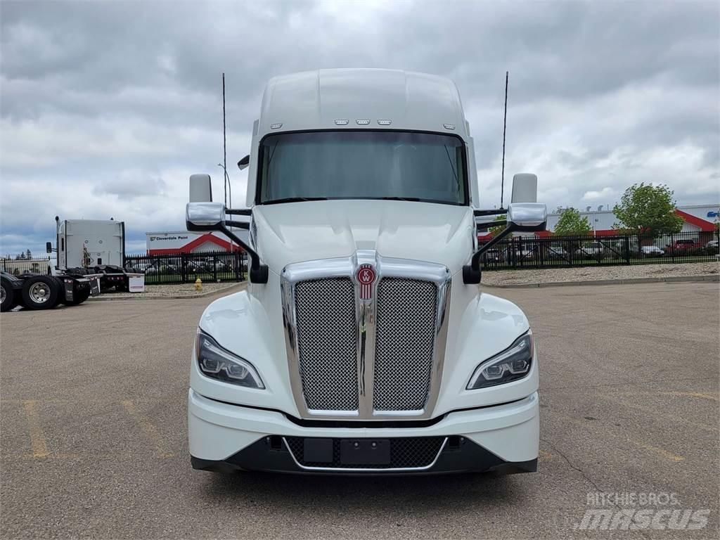 Kenworth T680 Тягачі