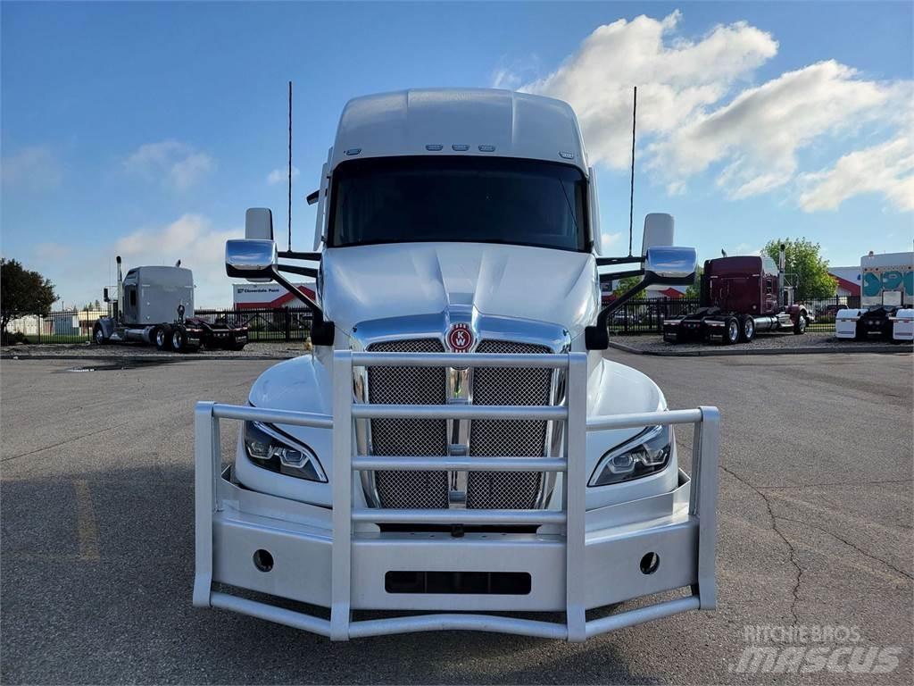Kenworth T680 Тягачі