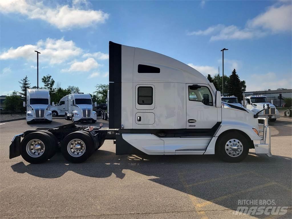 Kenworth T680 Тягачі