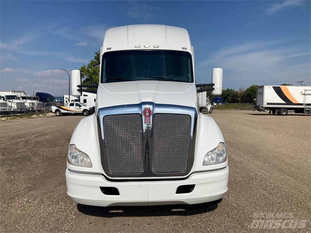 Kenworth T680 Тягачі