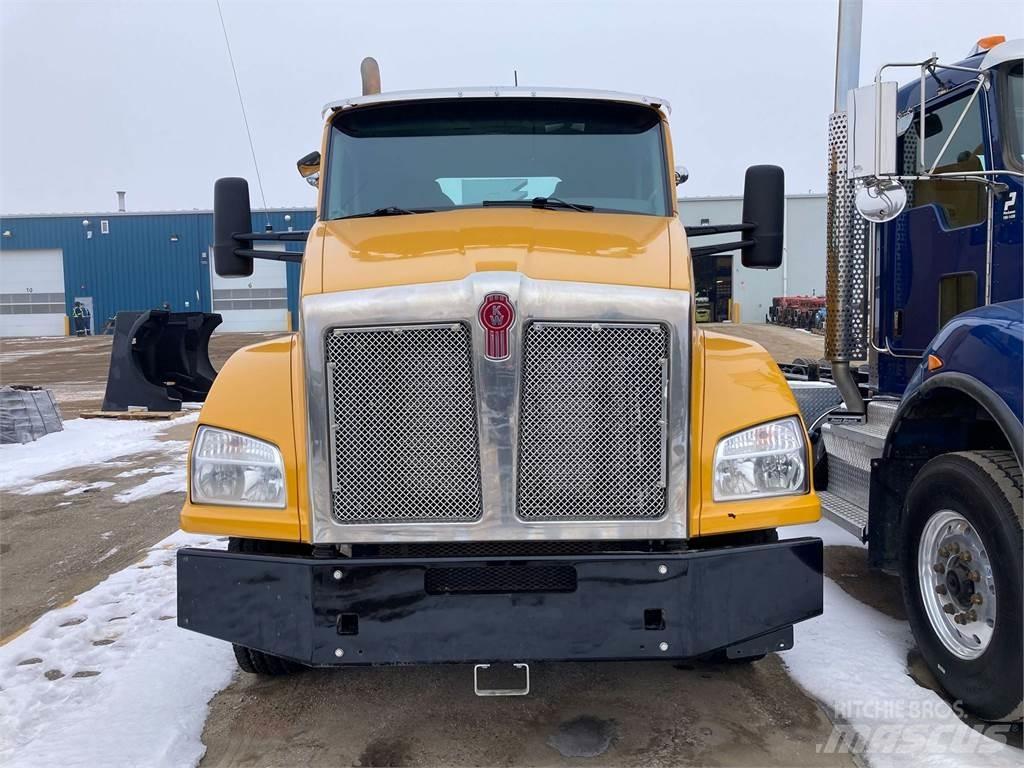 Kenworth T880 Тягачі