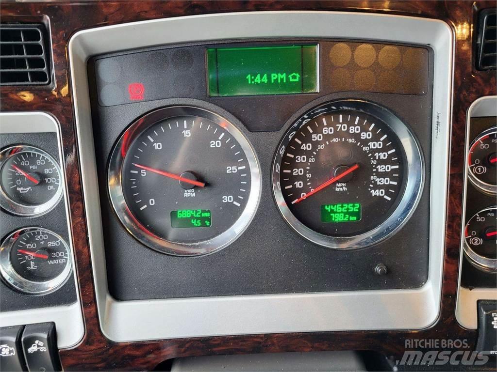 Kenworth W900 Тягачі