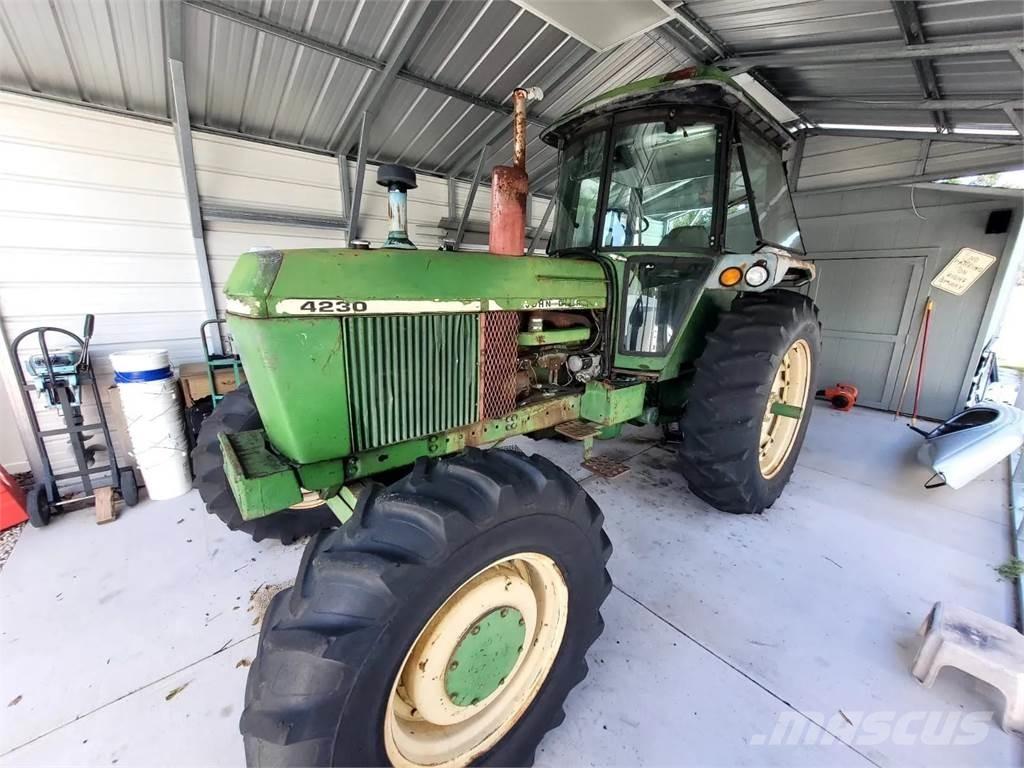 John Deere 4230 Трактори