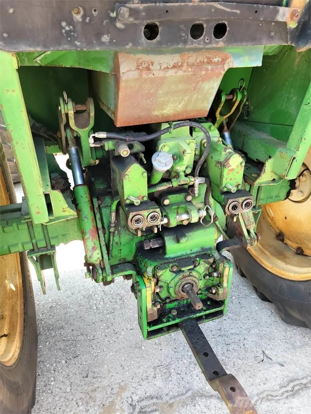 John Deere 4230 Трактори