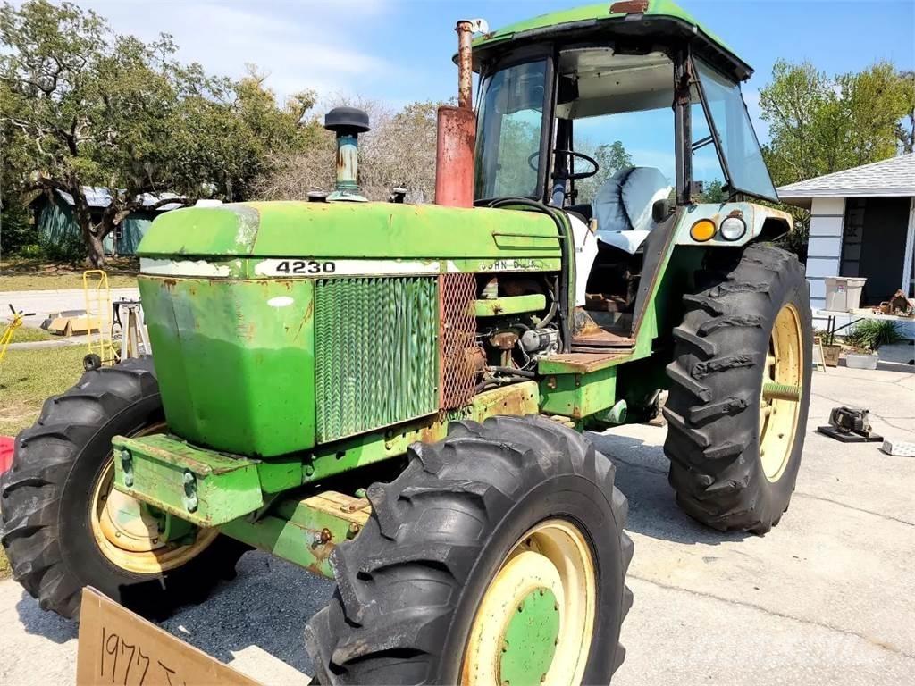 John Deere 4230 Трактори