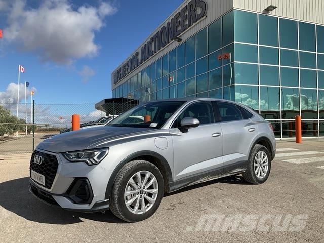 Audi Q3 Автомобілі