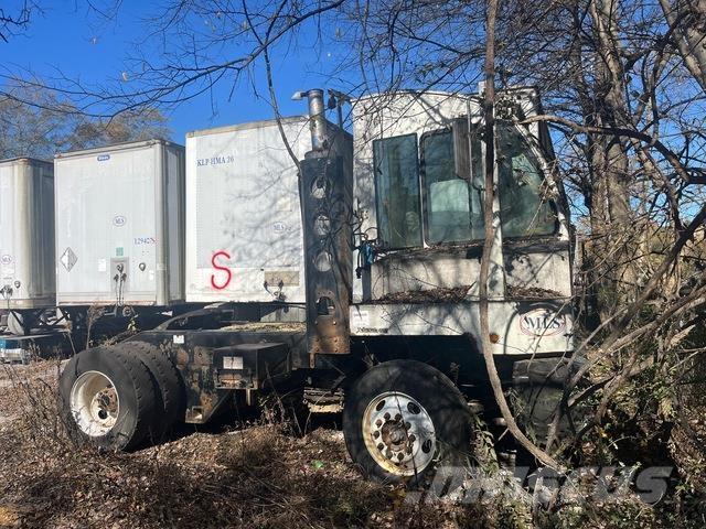 Autocar  Термінальні трактори