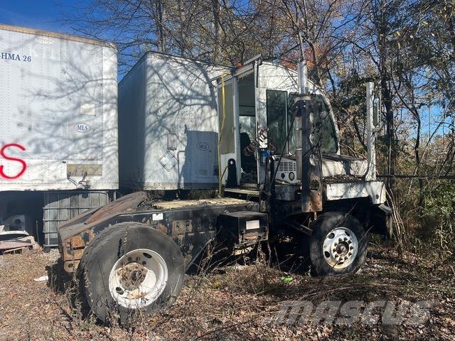 Autocar  Термінальні трактори