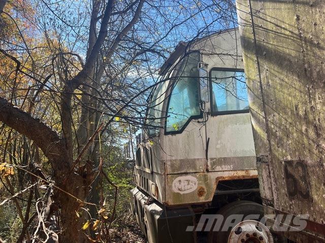 Autocar  Термінальні трактори