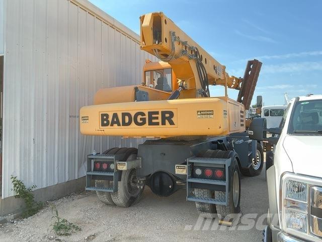 Badger 470TM Колісні екскаватори