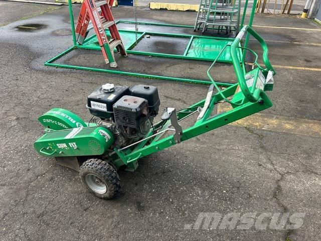 Blue Bird SG13 Машини для подрібнення пнів