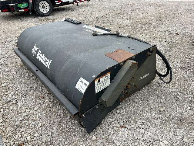 Bobcat  Підмітальні машини