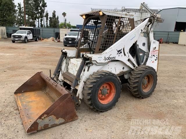 Bobcat 873 Міні-навантажувачі