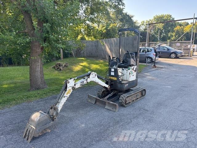 Bobcat E10 Гусеничні екскаватори