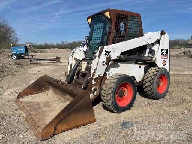 Bobcat S220 Міні-навантажувачі