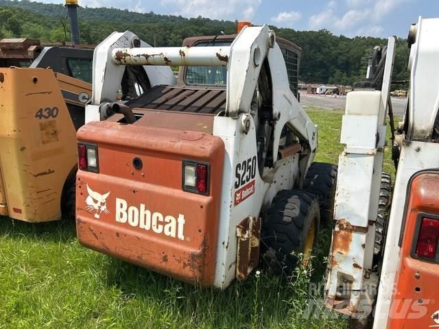 Bobcat S250 Міні-навантажувачі