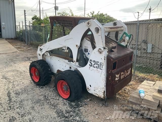 Bobcat S250 Міні-навантажувачі