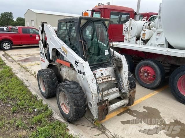 Bobcat S250 Міні-навантажувачі