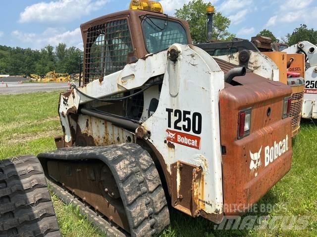 Bobcat T250 Міні-навантажувачі