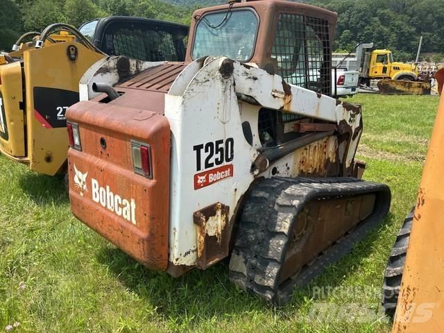 Bobcat T250 Міні-навантажувачі