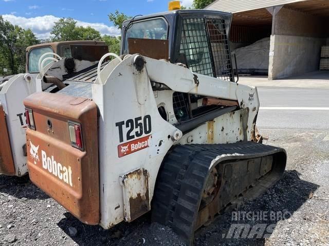 Bobcat T250 Міні-навантажувачі