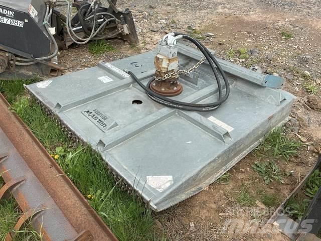  Bush Master Самохідні газонокосарки