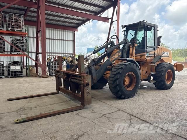 CASE 621DXT Фронтальні навантажувачі