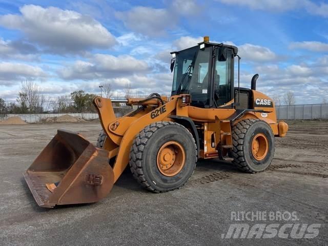 CASE 621E Фронтальні навантажувачі