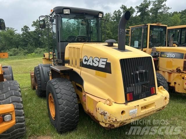 CASE 621E Фронтальні навантажувачі
