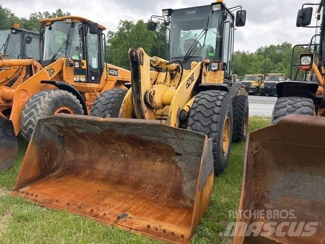 CASE 621E Фронтальні навантажувачі