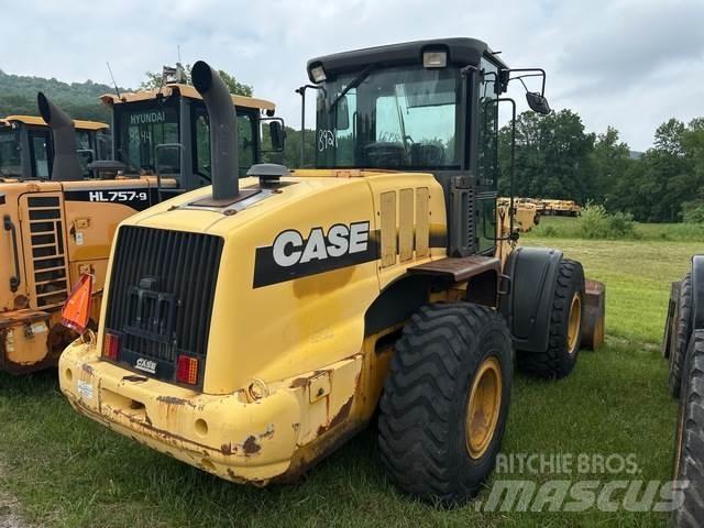 CASE 621E Фронтальні навантажувачі