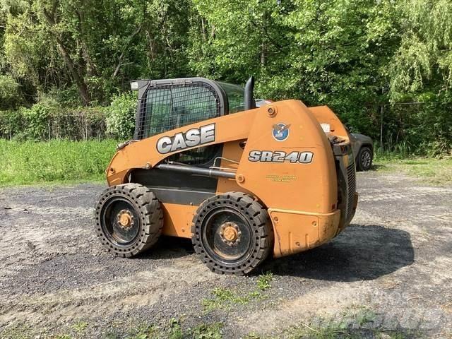 CASE SR240 Міні-навантажувачі