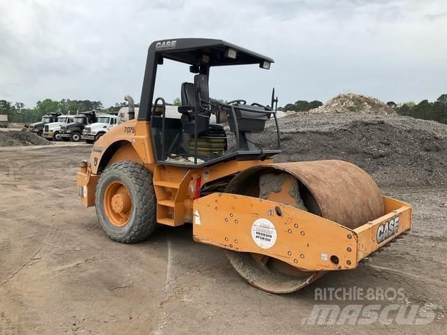 CASE SV208 Грунтові котки