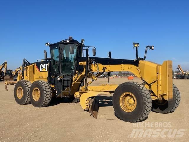 CAT 14M Грейдери