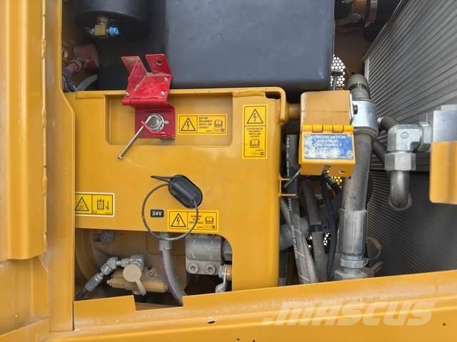 CAT 150 Грейдери