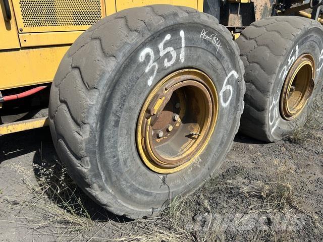 CAT 16M Грейдери