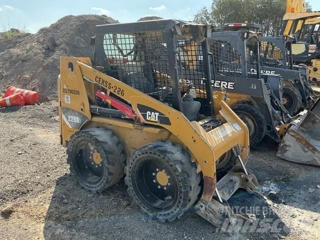CAT 226B3 Міні-навантажувачі