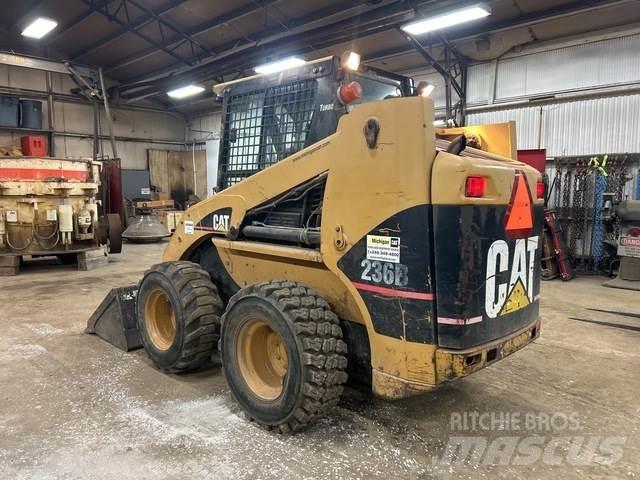 CAT 236B Міні-навантажувачі