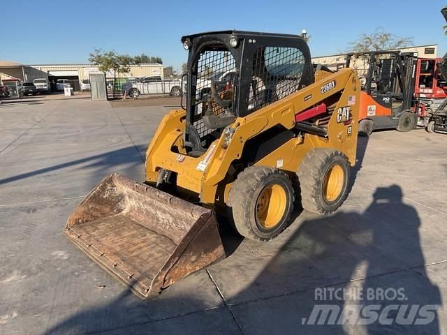 CAT 236D Міні-навантажувачі
