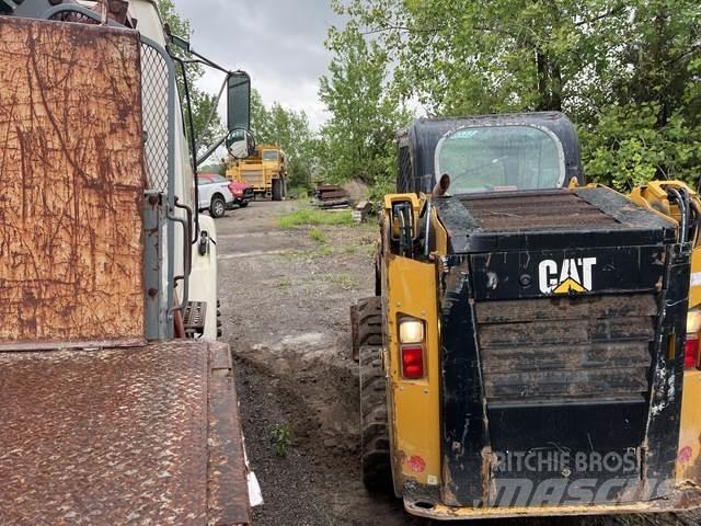 CAT 236D Міні-навантажувачі