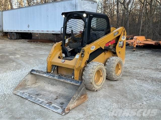 CAT 236D3 Міні-навантажувачі