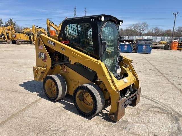 CAT 236D3 Міні-навантажувачі