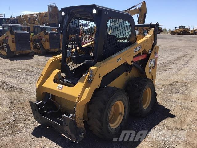 CAT 242D3 Міні-навантажувачі