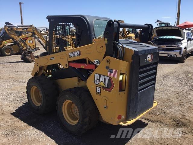 CAT 242D3 Міні-навантажувачі