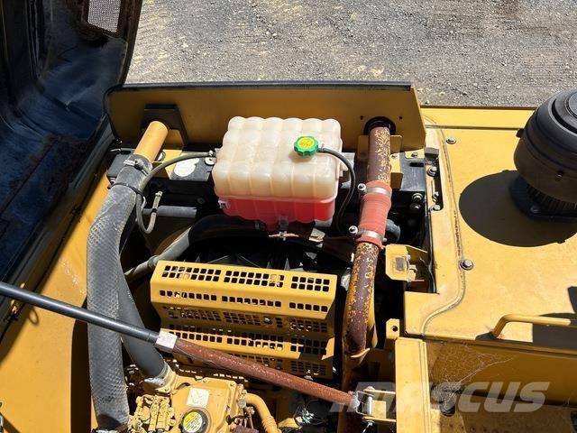 CAT 320E L Гусеничні екскаватори