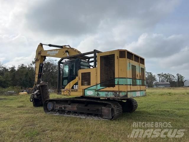 CAT 321D Гусеничні екскаватори