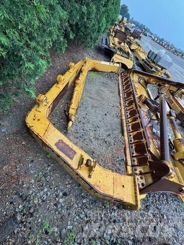 CAT 385-5581 Леміші