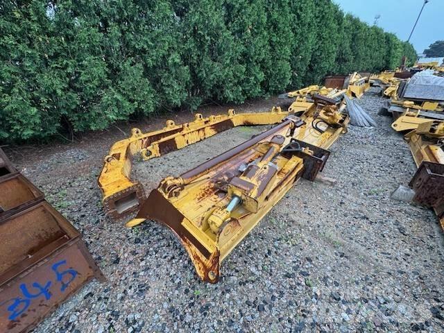CAT 385-5581 Леміші