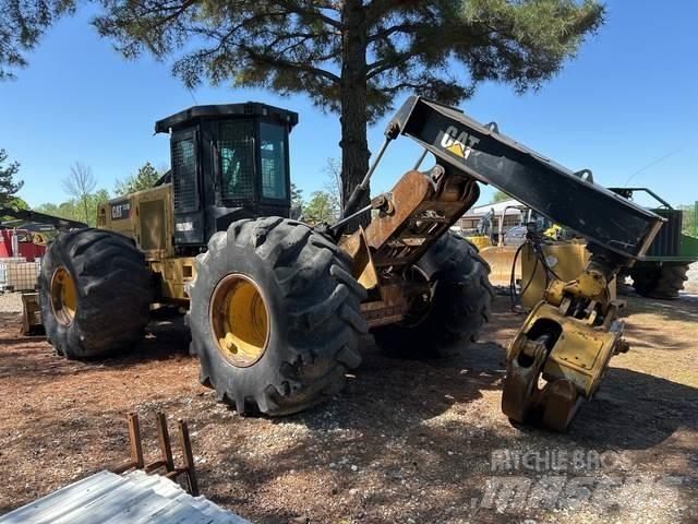 CAT 535D Трельовочні трактора