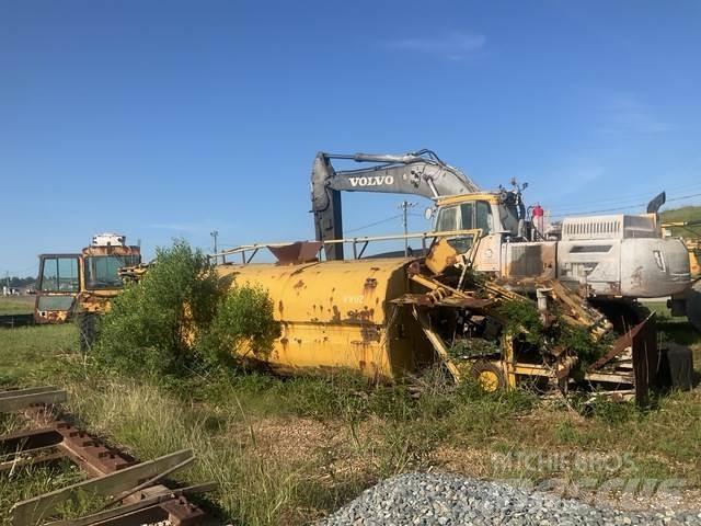 CAT 613C Поливальні машини
